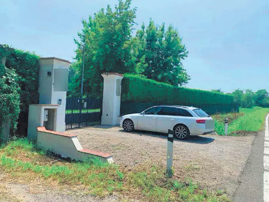 Immagine 9 di Villa in vendita  in Strada Soave a Marmirolo