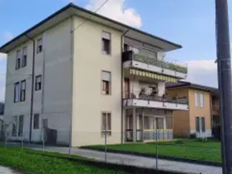 Immagine 3 di Appartamento in vendita  in Via Rigoletto a Castegnero
