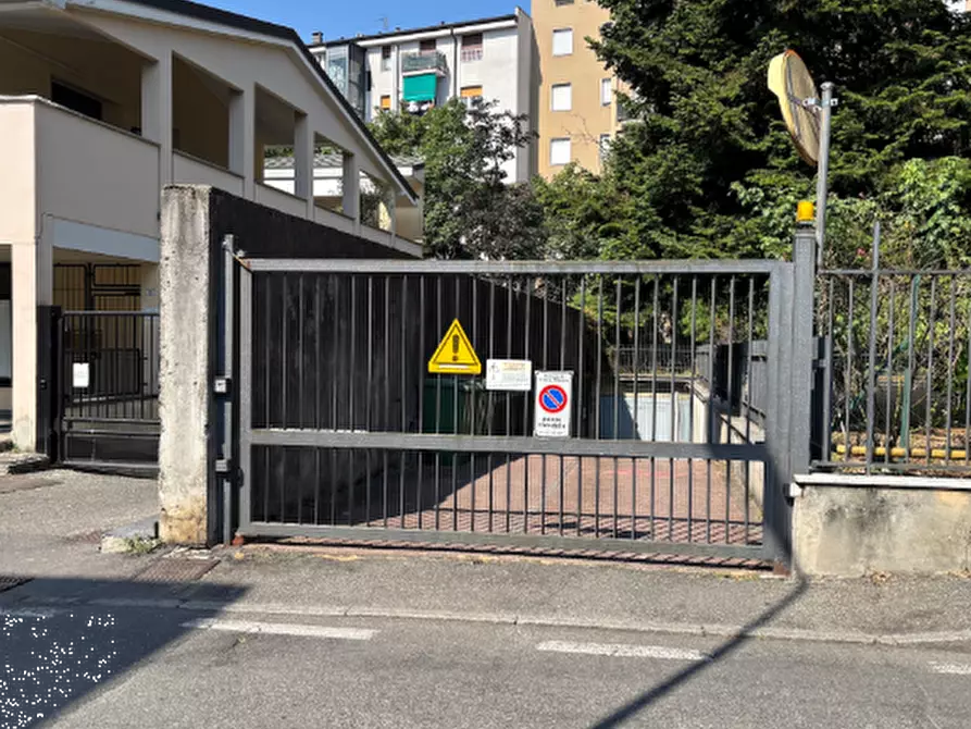 Immagine 3 di Garage in vendita  in Via Gardenie a Cusano Milanino