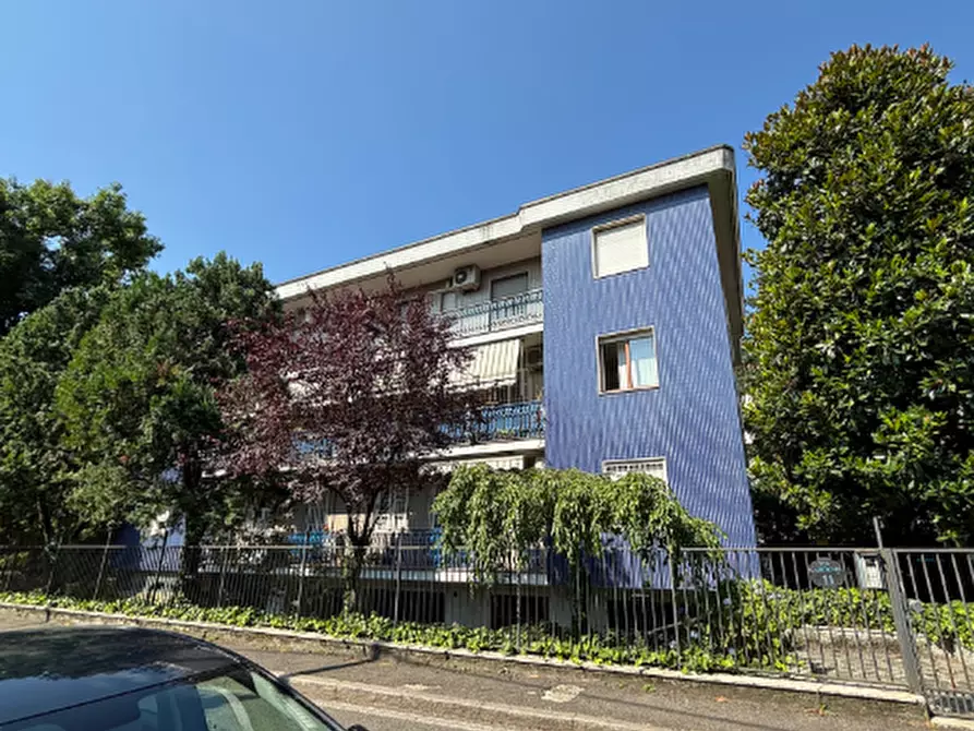 Immagine 1 di Garage in vendita  in Via Gardenie a Cusano Milanino