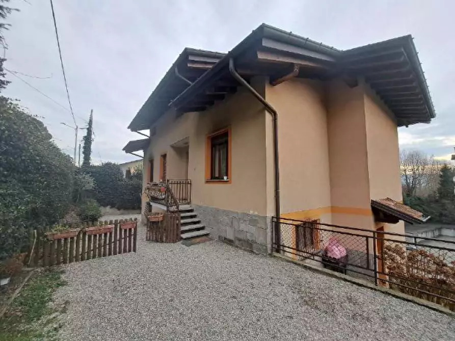 Immagine 1 di Appartamento in vendita  in Via C. Battisti a Gemonio