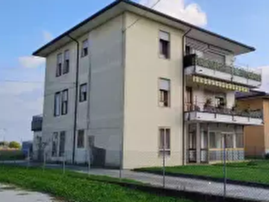 Immagine 2 di Appartamento in vendita  in Via Rigoletto a Castegnero
