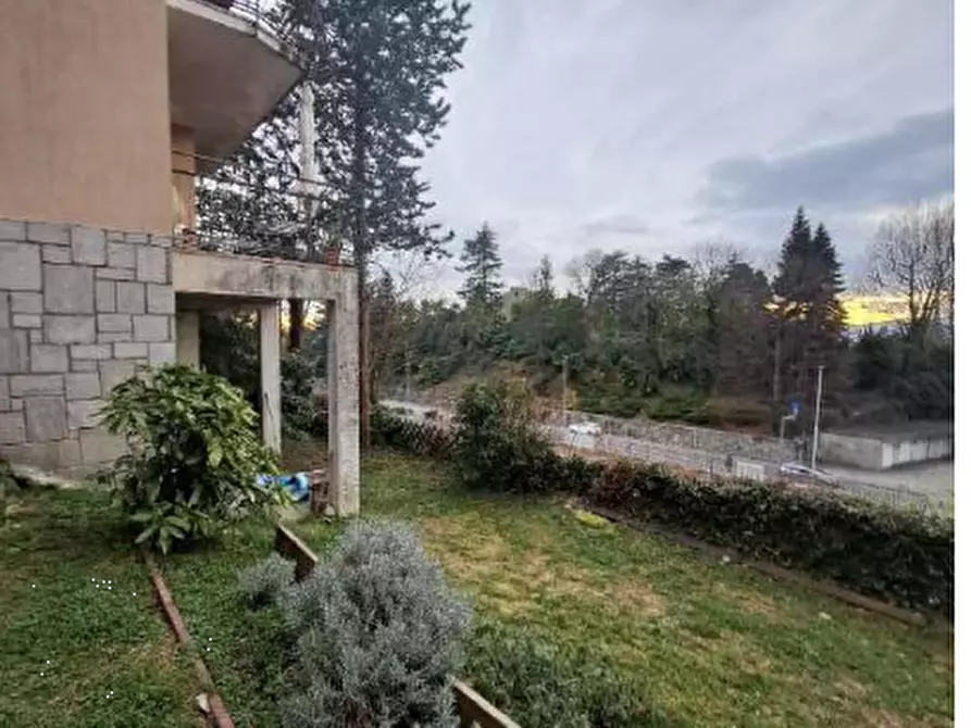 Immagine 2 di Appartamento in vendita  in Via C. Battisti a Gemonio
