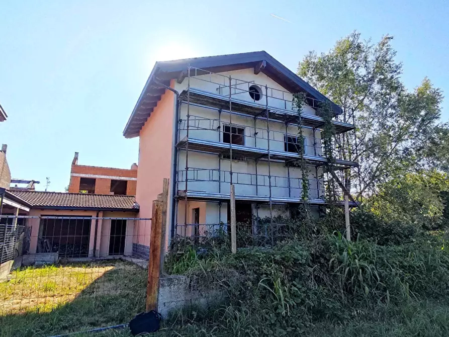 Immagine 1 di Villa in vendita  in Via Bernocchi a Trovo