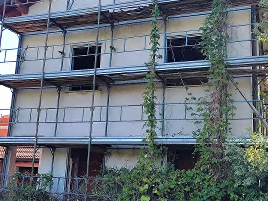 Immagine 3 di Villa in vendita  in Via Bernocchi a Trovo