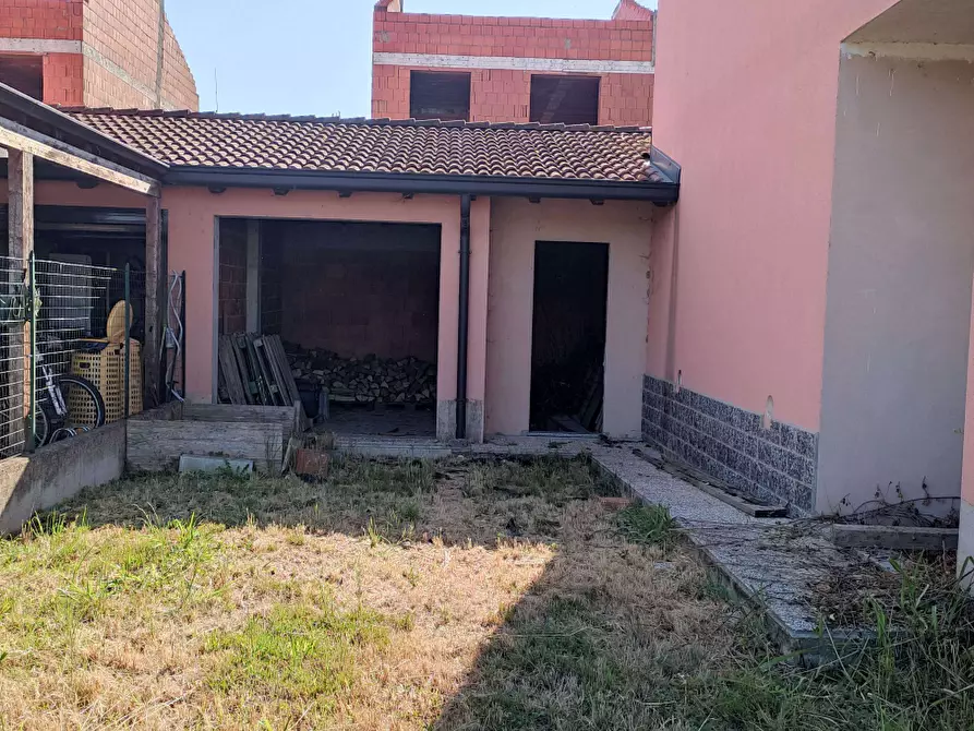 Immagine 7 di Villa in vendita  in Via Bernocchi a Trovo
