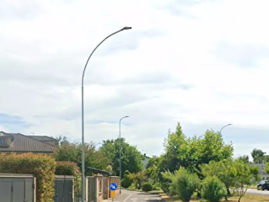 Immagine 5 di Garage in vendita  in Via Alcide De Gasperi a Rosate