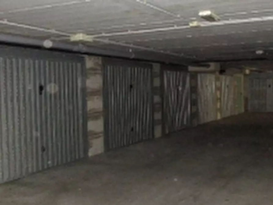 Immagine 2 di Garage in vendita  in Via Alcide De Gasperi a Rosate