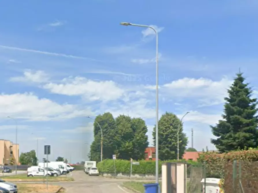 Immagine 6 di Garage in vendita  in Via Alcide De Gasperi a Rosate