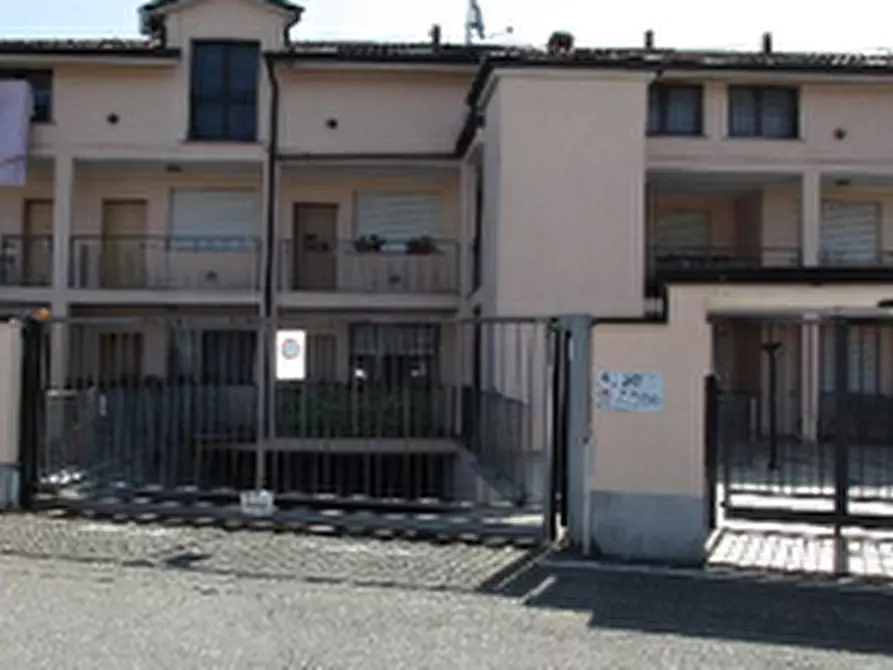 Immagine 1 di Garage in vendita  in Via Alcide De Gasperi a Rosate