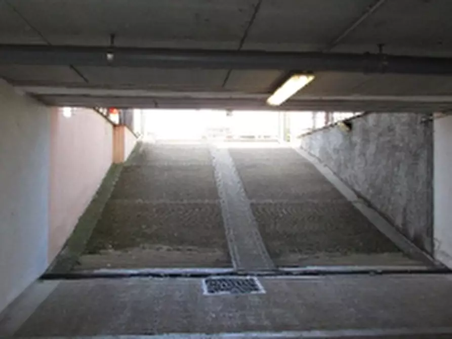 Immagine 3 di Garage in vendita  in Via Alcide De Gasperi a Rosate