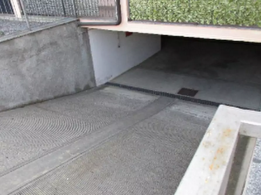 Immagine 4 di Garage in vendita  in Via Alcide De Gasperi a Rosate