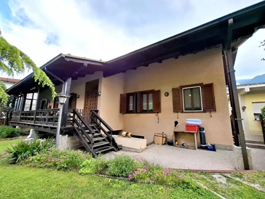 Immagine 1 di Villa in vendita  in Via Vegliato a Gemona Del Friuli