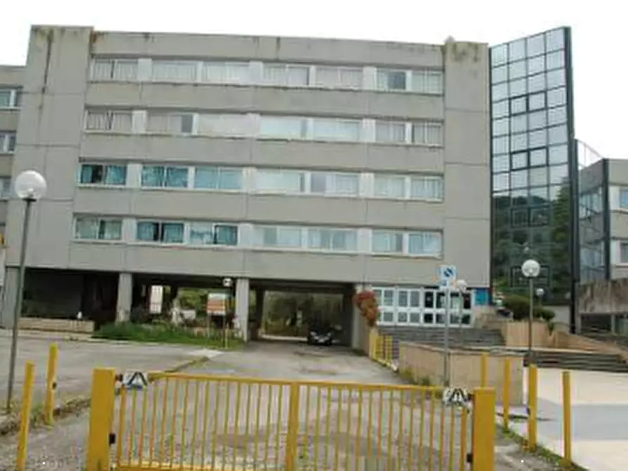 Immagine 4 di Stabile in vendita  in Strada di Lacugnano a Perugia