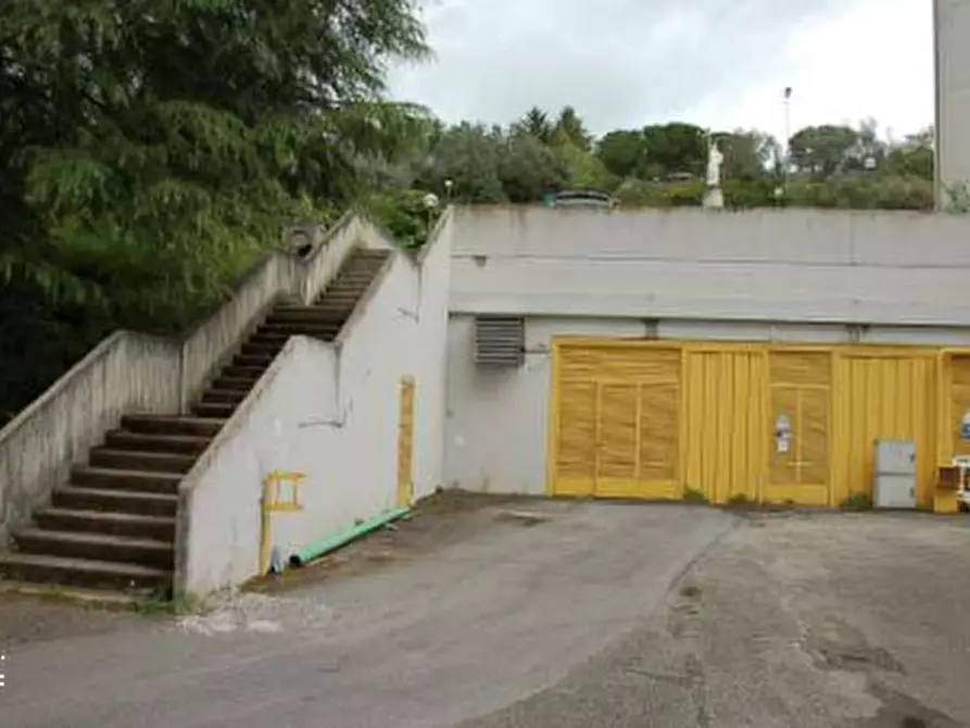 Immagine 10 di Stabile in vendita  in Strada di Lacugnano a Perugia