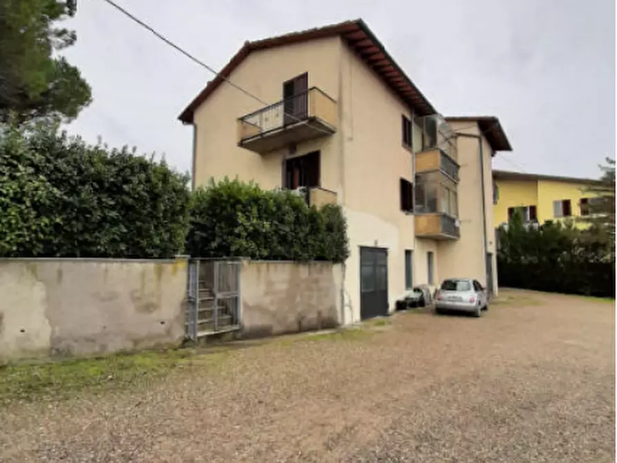 Immagine 1 di Garage in vendita  in Via Santa Maria Novella a Certaldo
