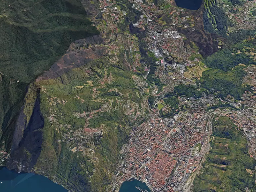 Immagine 11 di Villa in vendita  in Via Antono Cantore a Como