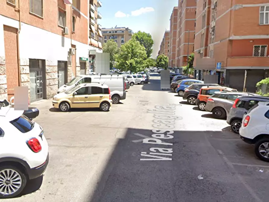 Immagine 6 di Appartamento in vendita  in Via Pescaglia a Roma