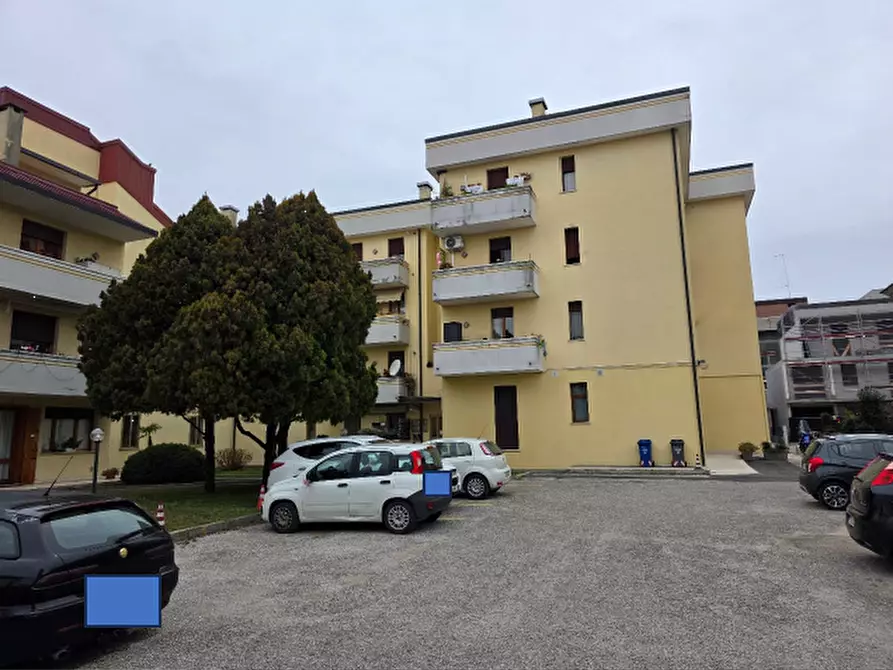 Immagine 1 di Appartamento in vendita  in via Feltrina Centro a Montebelluna
