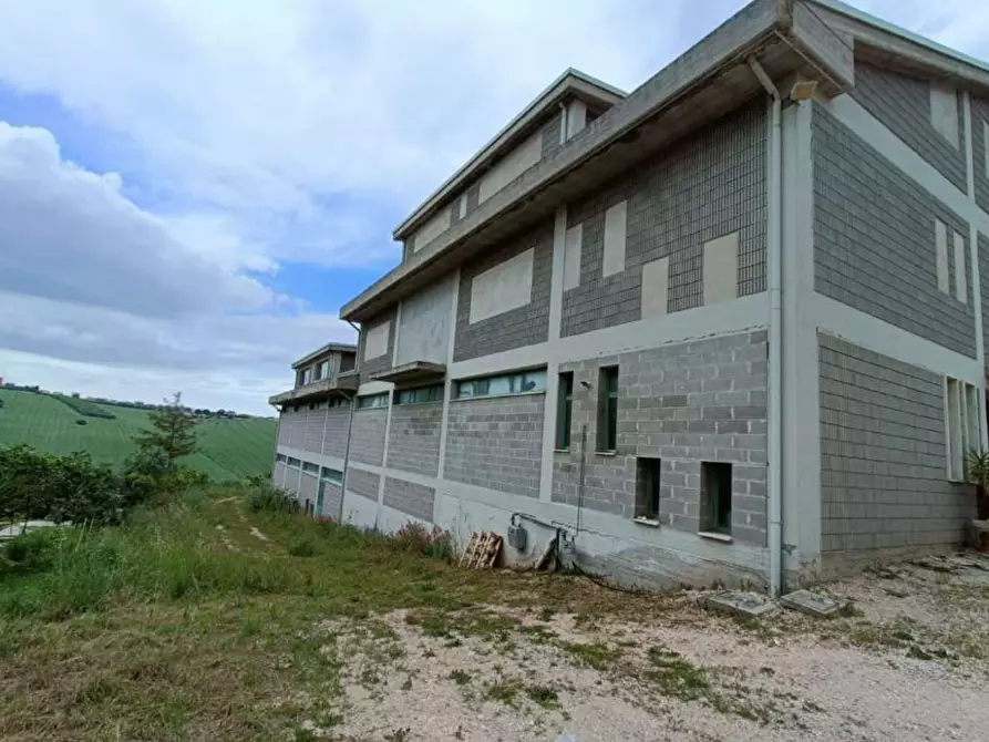 Immagine 7 di Magazzino in vendita  in Via Pompeiana  a Fermo