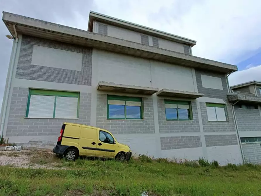 Immagine 10 di Magazzino in vendita  in Via Pompeiana  a Fermo