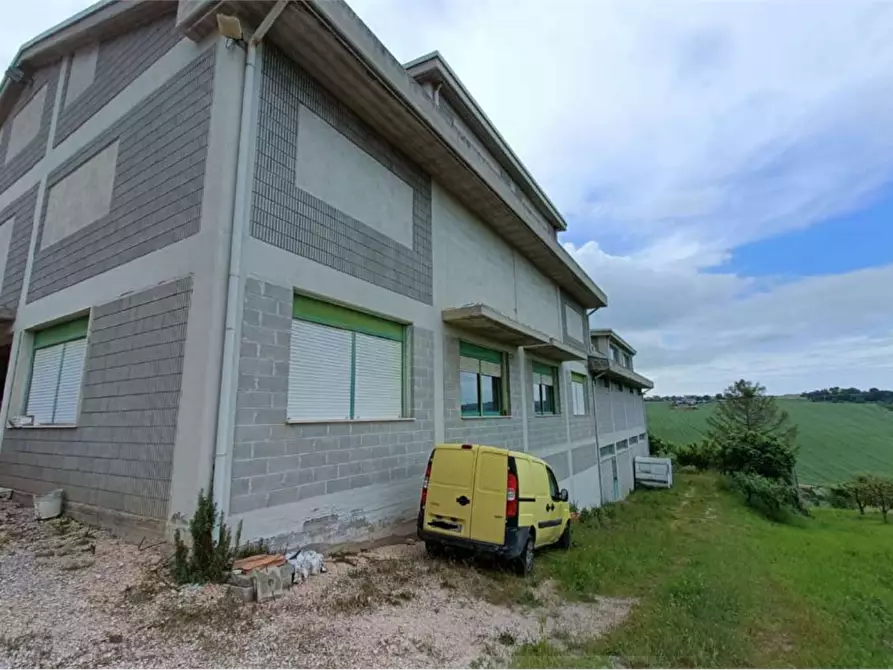 Immagine 12 di Magazzino in vendita  in Via Pompeiana  a Fermo