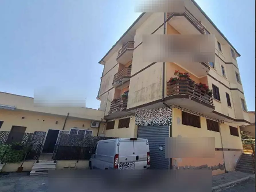 Immagine 1 di Appartamento in vendita  in Via Francesco Giuseppe Bressani a Roma