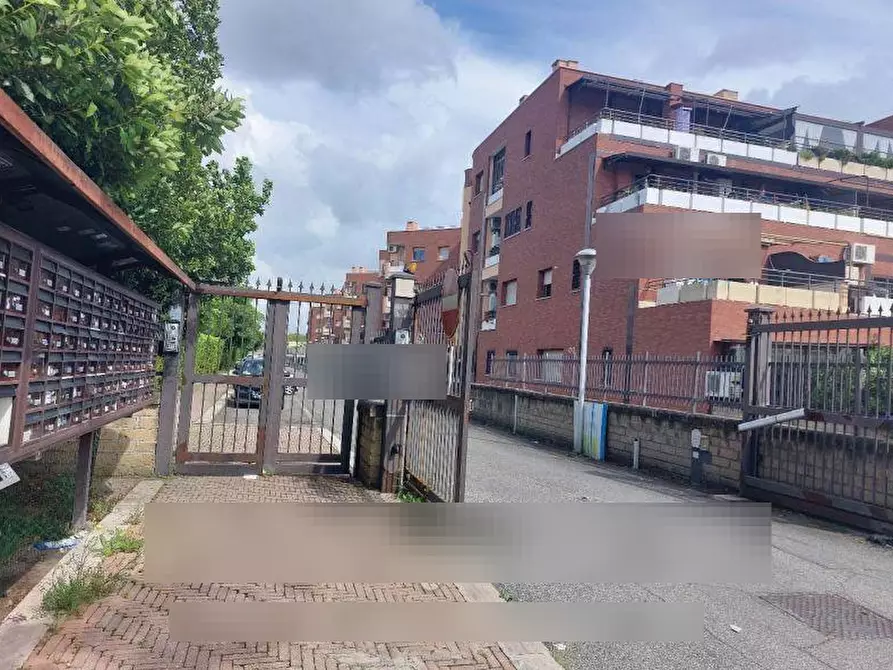 Immagine 1 di Appartamento in vendita  in Via del Maggiolino a Roma
