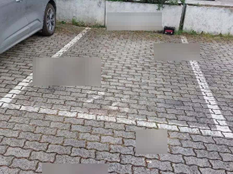 Immagine 2 di Appartamento in vendita  in Via del Maggiolino a Roma