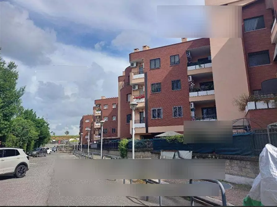 Immagine 3 di Appartamento in vendita  in Via del Maggiolino a Roma