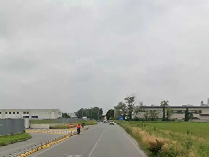 Immagine 9 di Laboratorio in vendita  in Strada per Merlino a Zelo Buon Persico