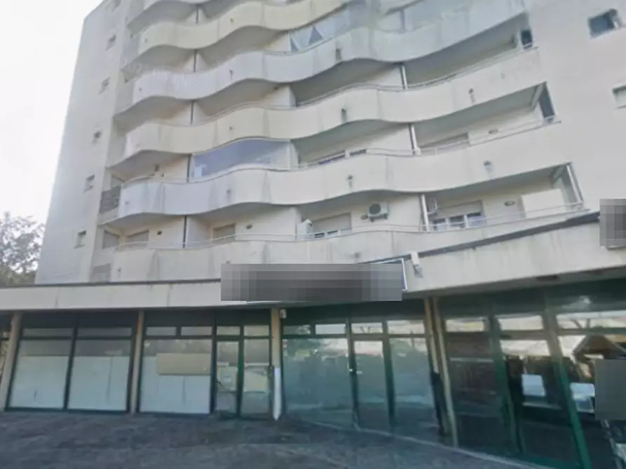 Immagine 1 di Negozio in vendita  in Via Flaminia a Rimini