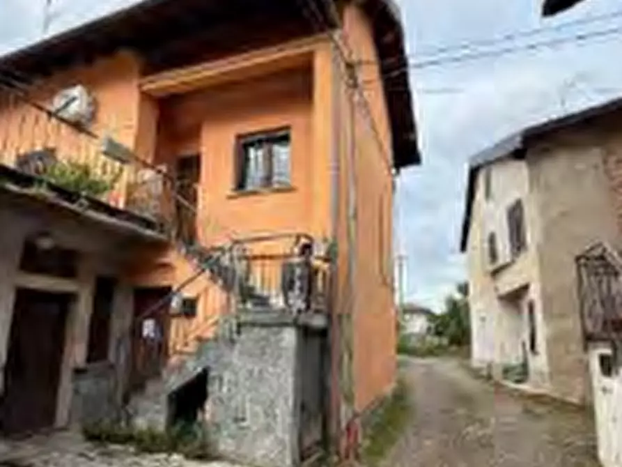 Immagine 2 di Appartamento in vendita  in Via Bertolotti a Cavaria Con Premezzo