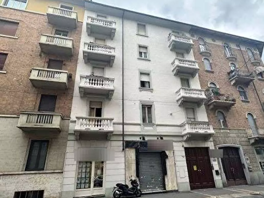 Immagine 1 di Negozio in vendita  in Via Chiesa della Salute a Torino