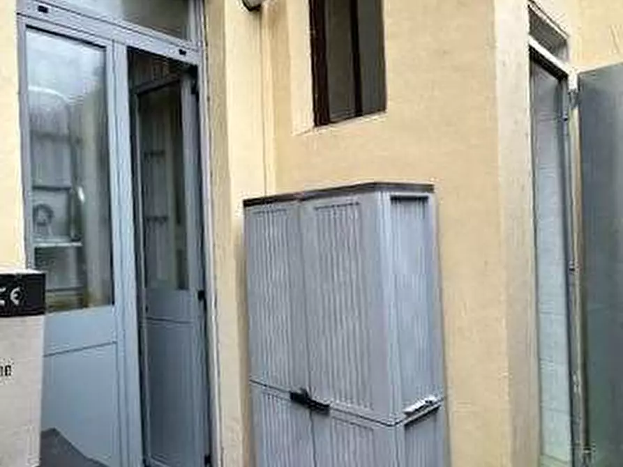 Immagine 4 di Negozio in vendita  in Via Chiesa della Salute a Torino