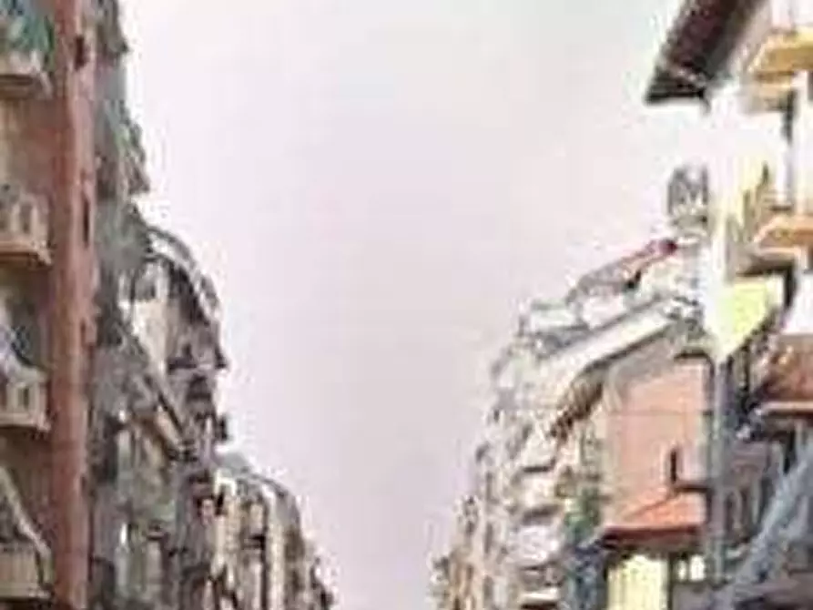 Immagine 5 di Negozio in vendita  in Via Chiesa della Salute a Torino