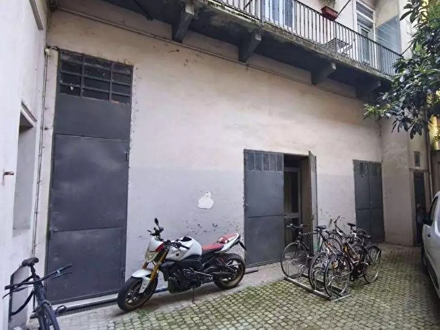 Immagine 2 di Magazzino in vendita  in Via Conte Emanuele Thesauro a Torino