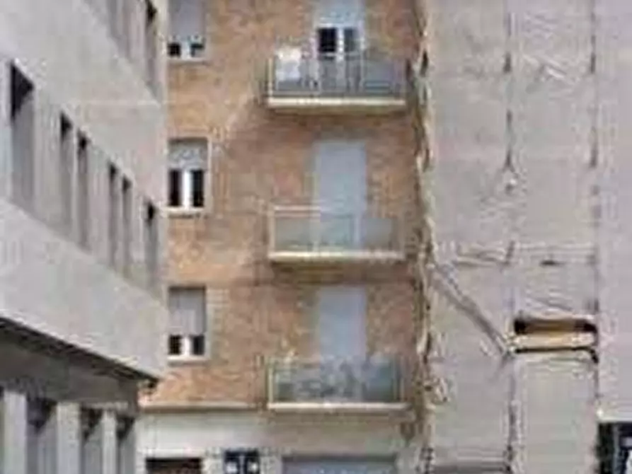 Immagine 3 di Magazzino in vendita  in Via Conte Emanuele Thesauro a Torino