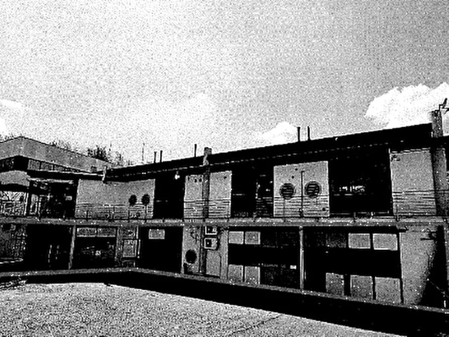 Immagine 1 di Magazzino in vendita  in Strada Statale Briantea a Vedano Olona