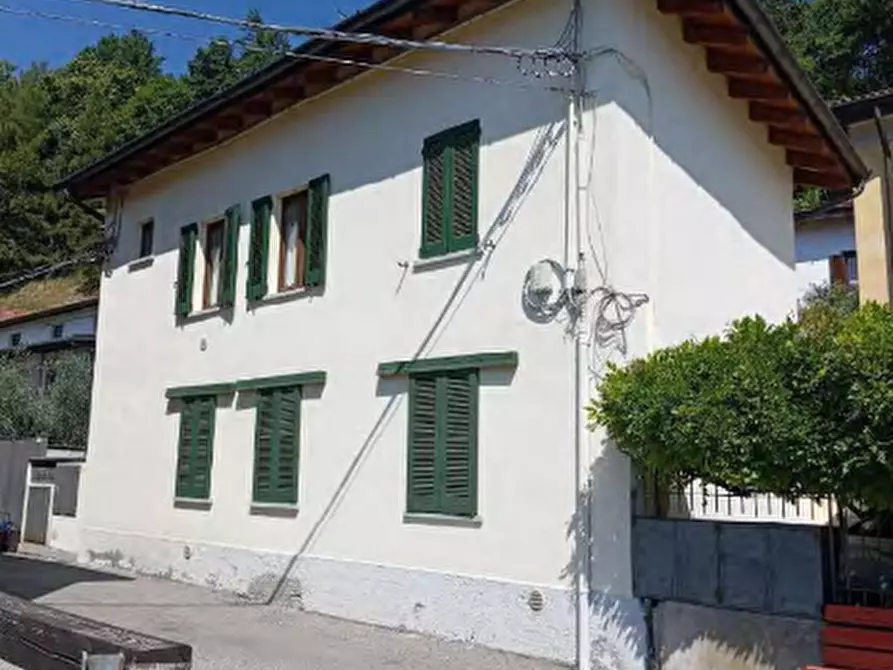 Immagine 2 di Appartamento in vendita  in Via Roma a Casalzuigno