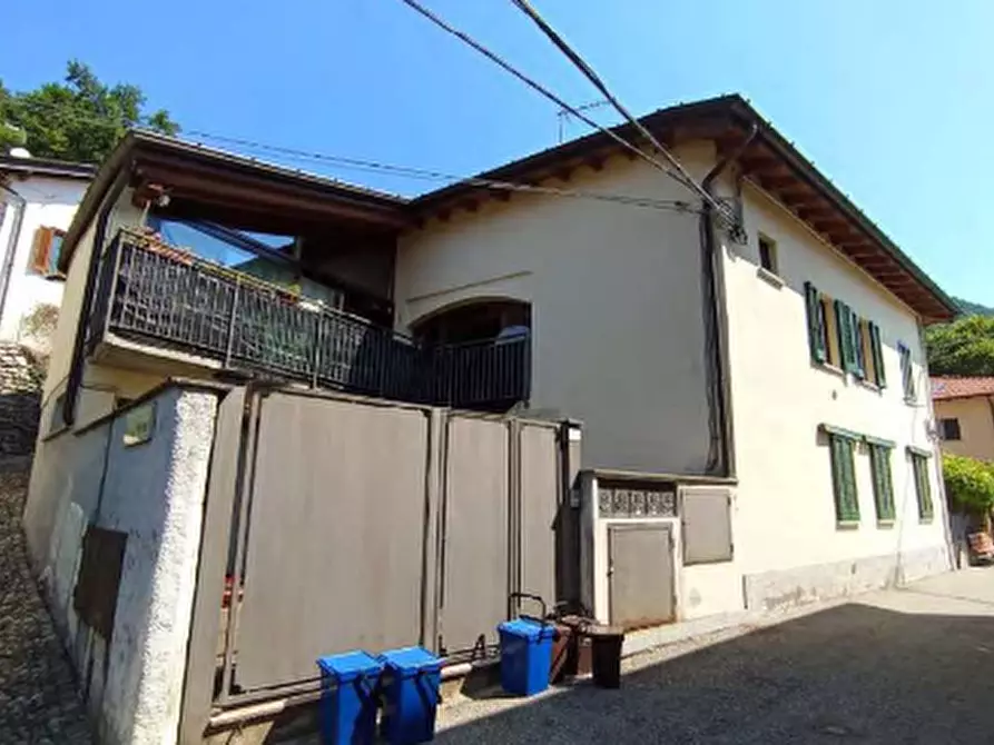 Immagine 6 di Appartamento in vendita  in Via Roma a Casalzuigno