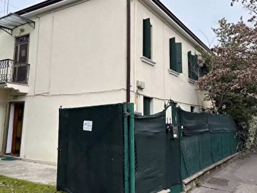 Immagine 2 di Appartamento in vendita  in Via Cosenz a Venezia
