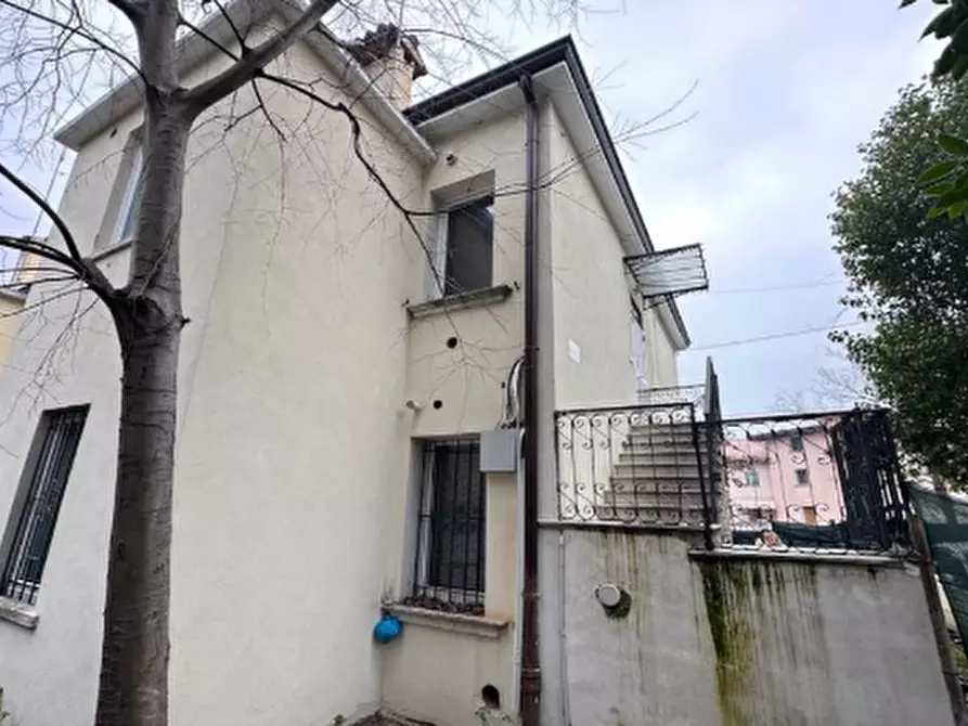 Immagine 1 di Appartamento in vendita  in Via Cosenz a Venezia