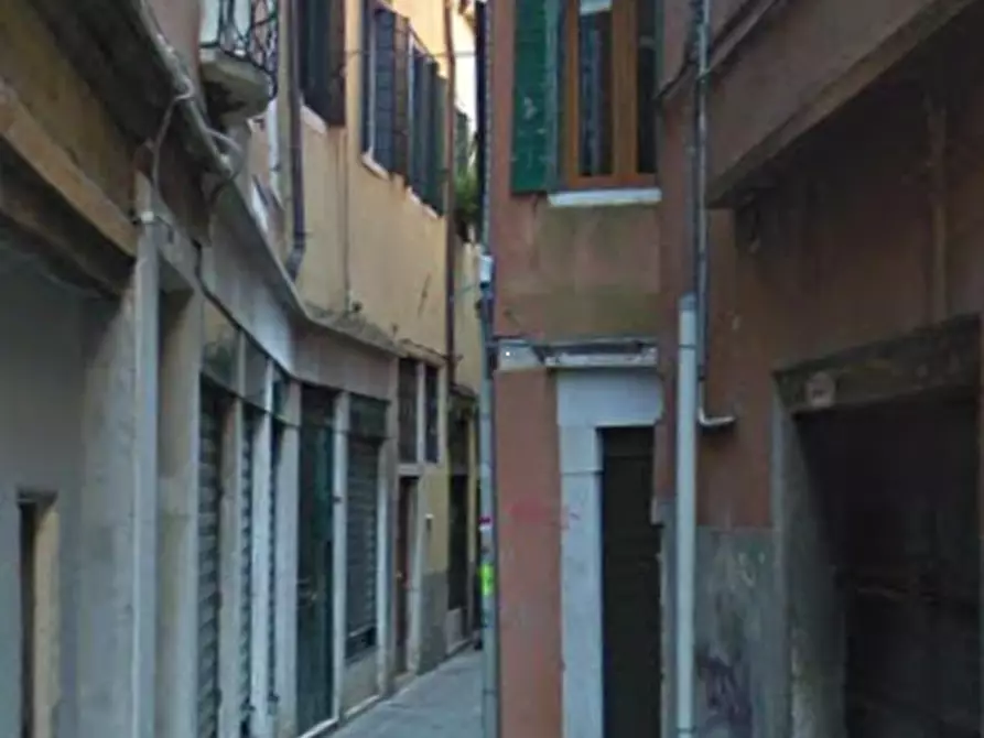 Immagine 5 di Appartamento in vendita  in Calle Corazzieri a Venezia