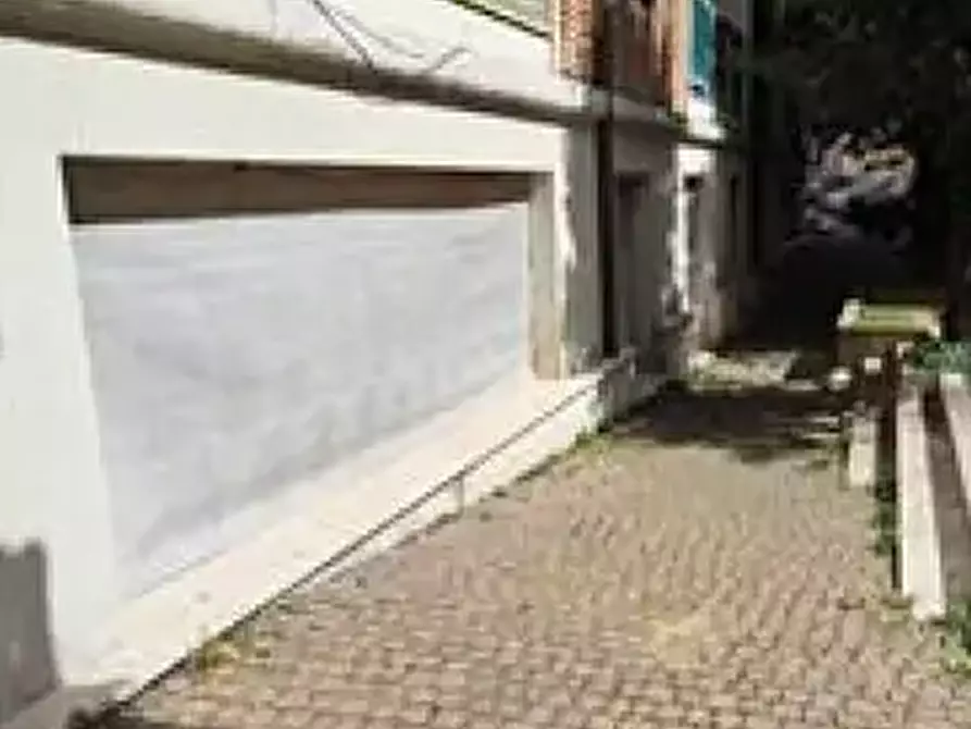 Immagine 2 di Negozio in vendita  in Via Nolfi a Fano