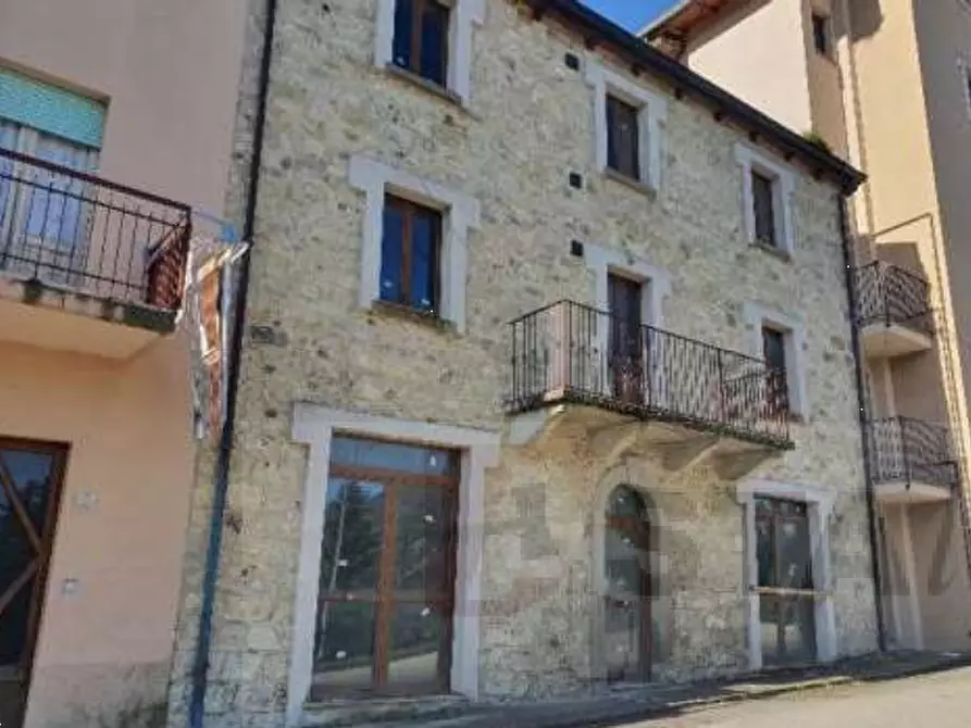 Immagine 3 di Stabile in vendita  in Via Leopardi a Monte Cerignone
