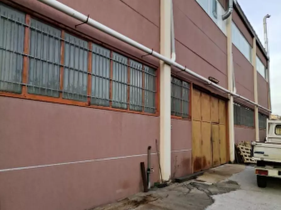 Immagine 11 di Laboratorio in vendita  in via Dolomiti a Montegranaro