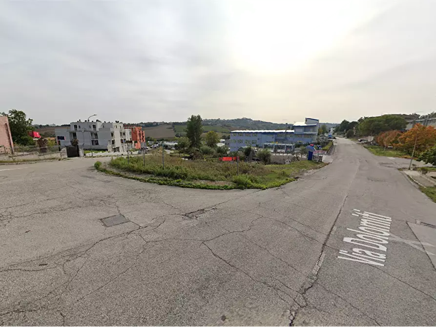 Immagine 16 di Laboratorio in vendita  in via Dolomiti a Montegranaro