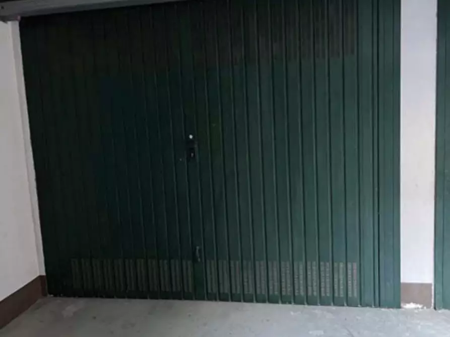 Immagine 1 di Garage in vendita  in Viale Mamiani  a Pinerolo