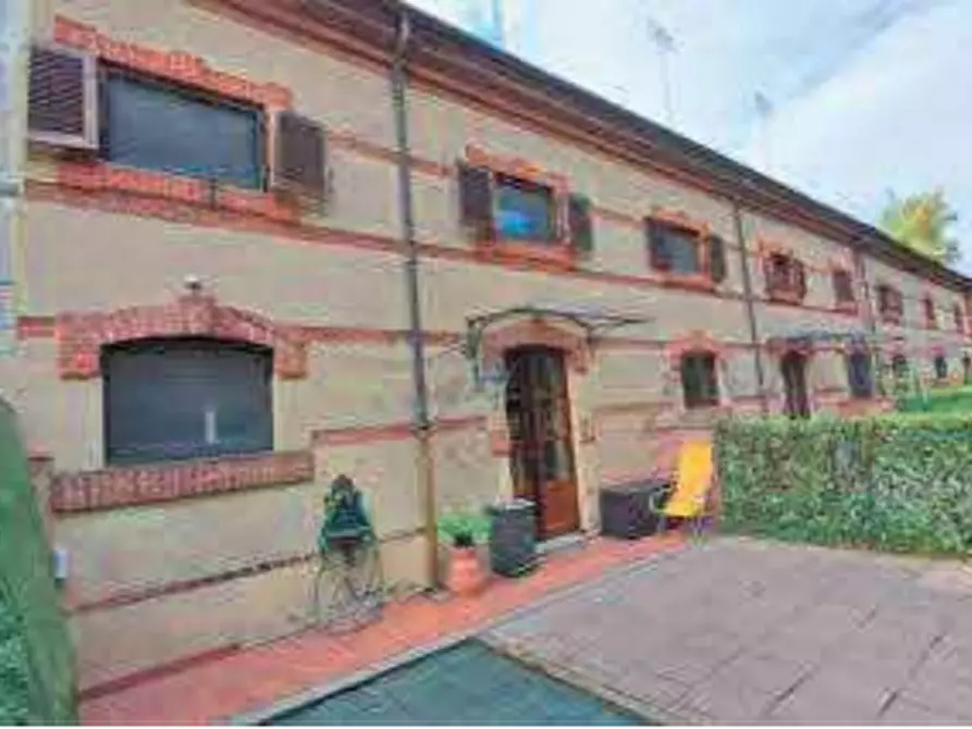 Immagine 7 di Stabile in vendita  in Via Spinetta a Cuneo
